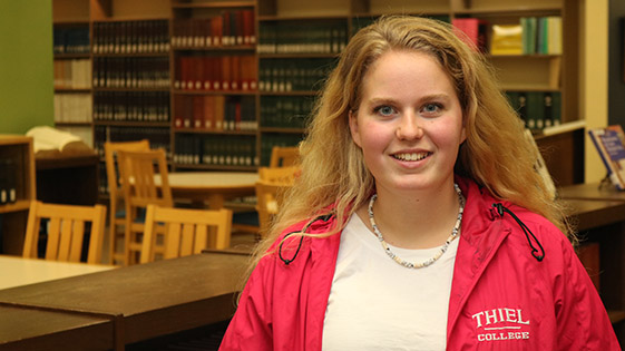 Hannah Uschhock Headshot