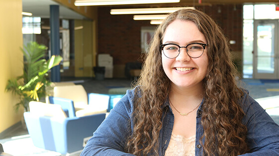 Mariel Hanely Headshot