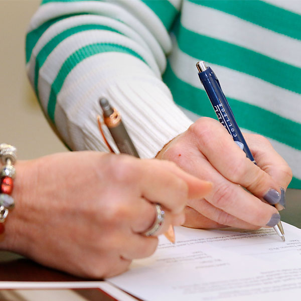 Signing an agreement   2024