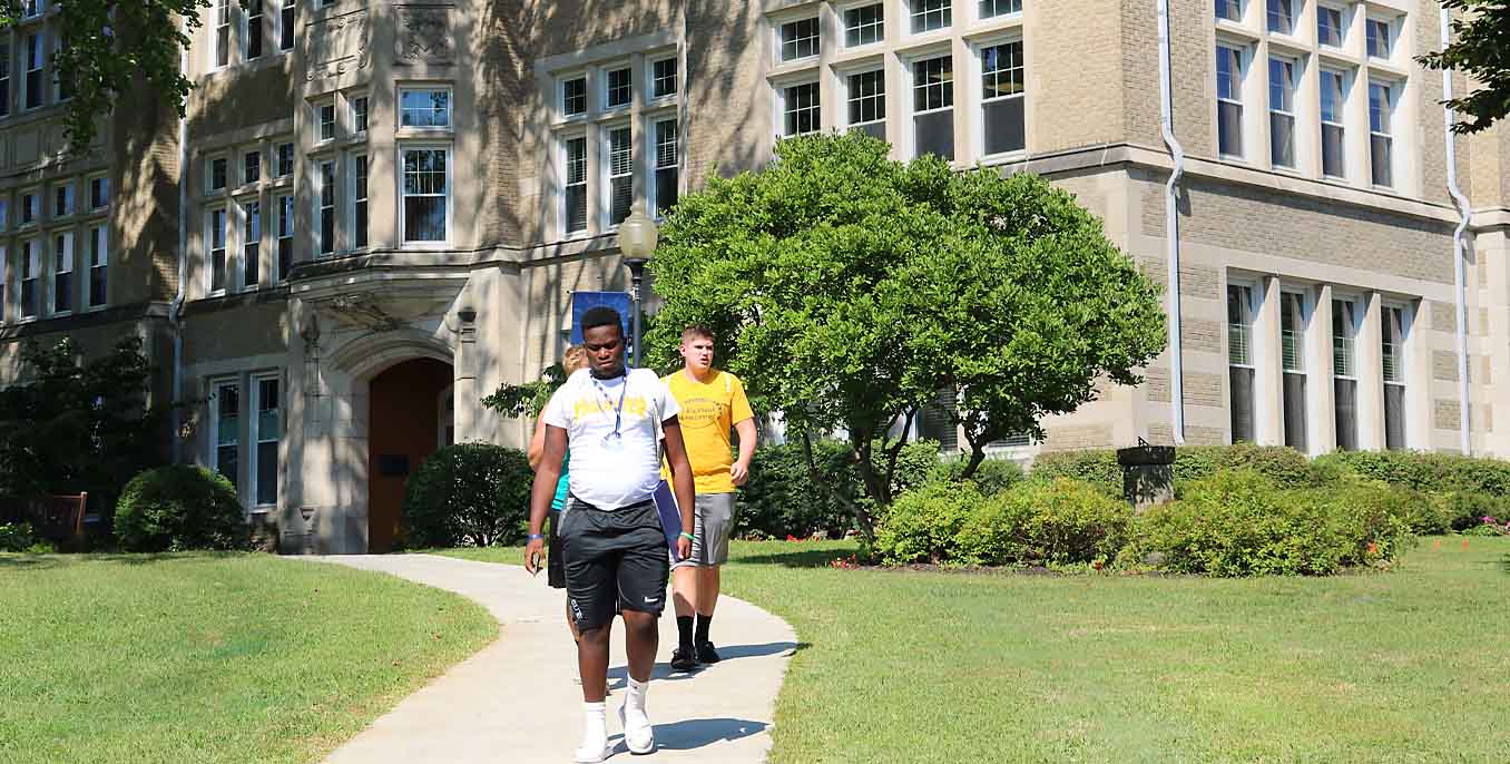 Prospective Students tour Roth Hall story 2026